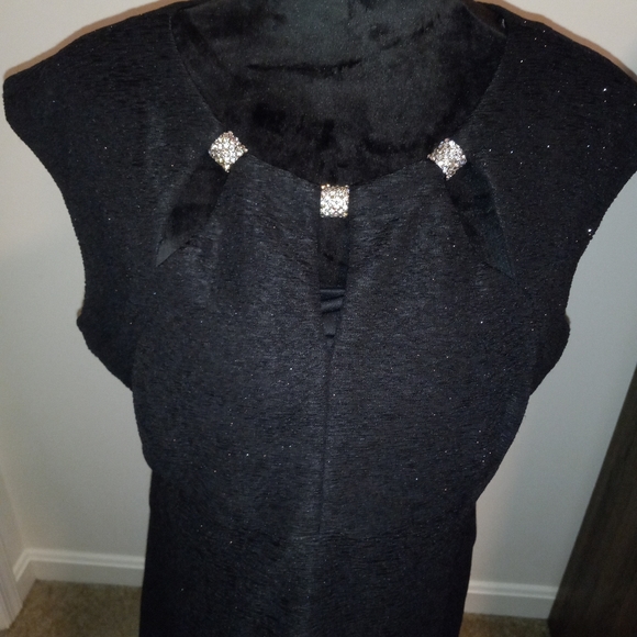 Gown - Picture 5 of 6